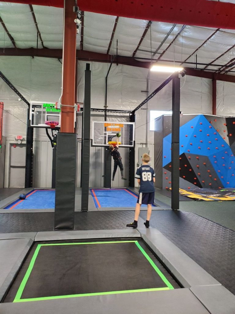 Slam Dunk Basketball Indoor Basketball Trampoline Court